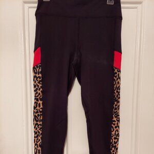NWT New York & Company Black Full length leggings size M, leopard & red accents
